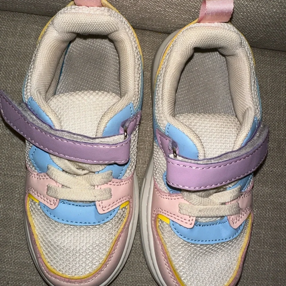SHEIN Girls Color Block Velcro Skate Shoes - Picture 5 of 8